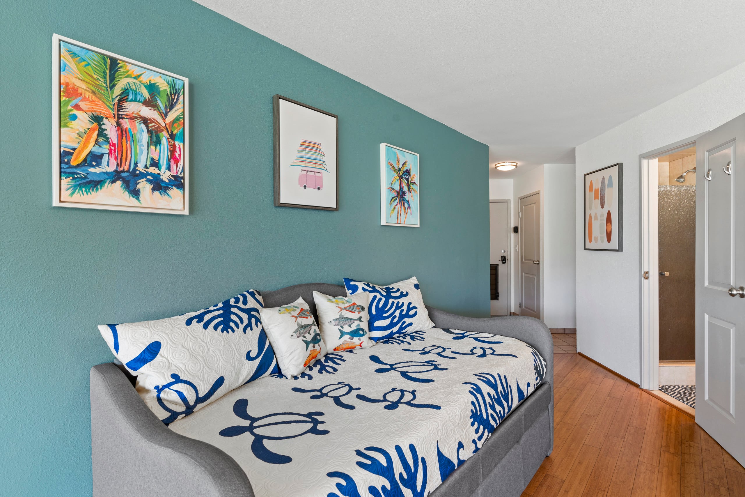 Beautifully remodeled beach front condo - Image 5