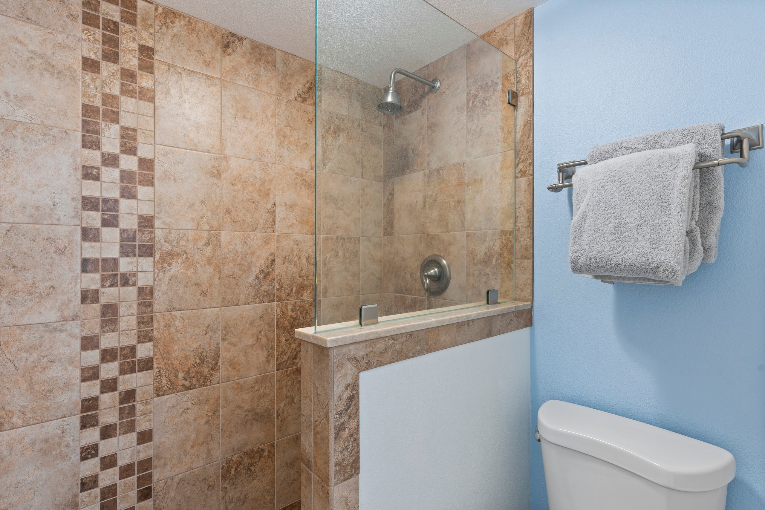 Beautifully remodeled beach front condo - Image 17