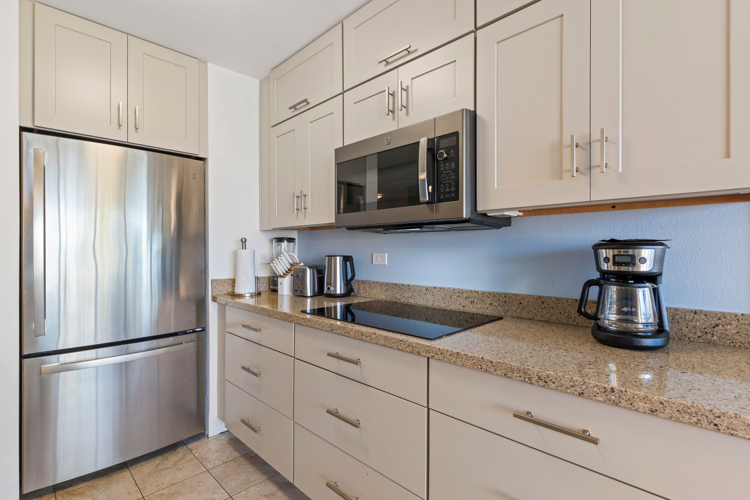 Beautifully remodeled beach front condo - Image 11