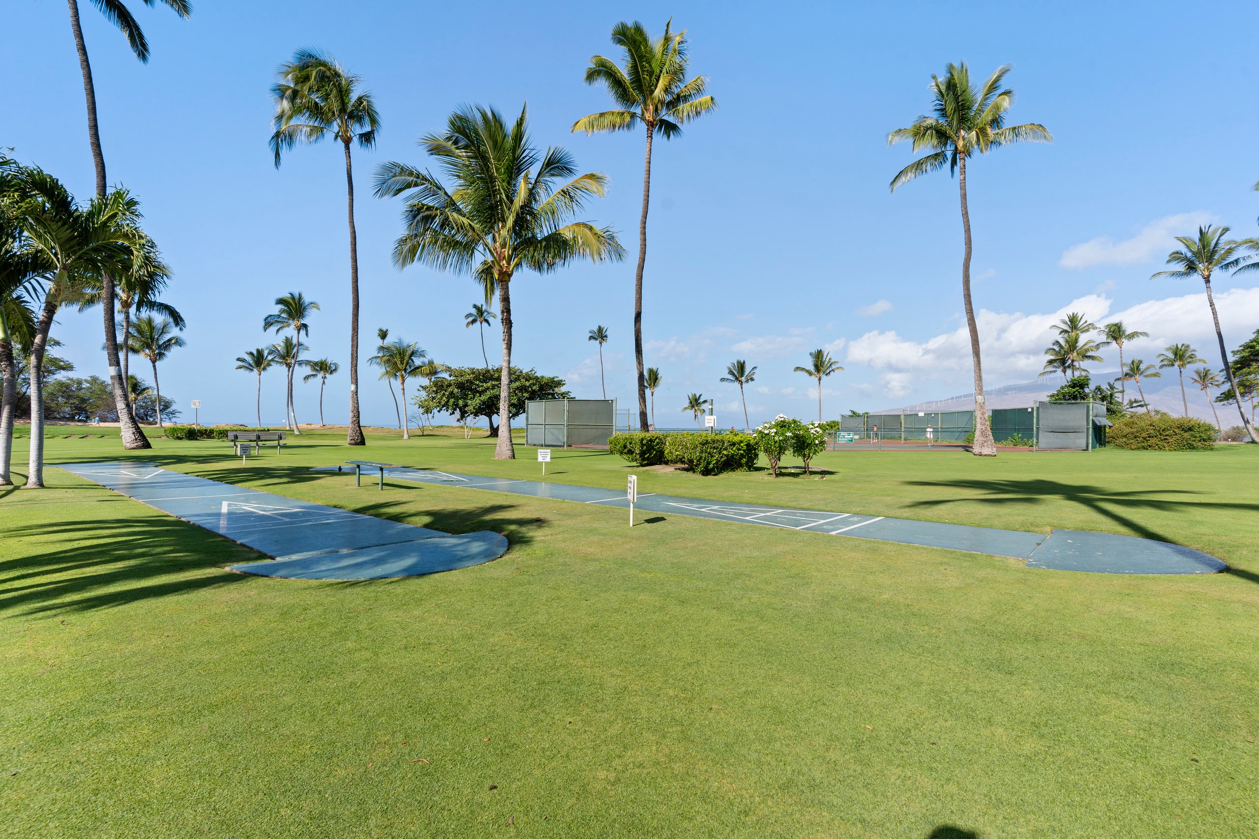 Beautifully remodeled beach front condo - Image 32