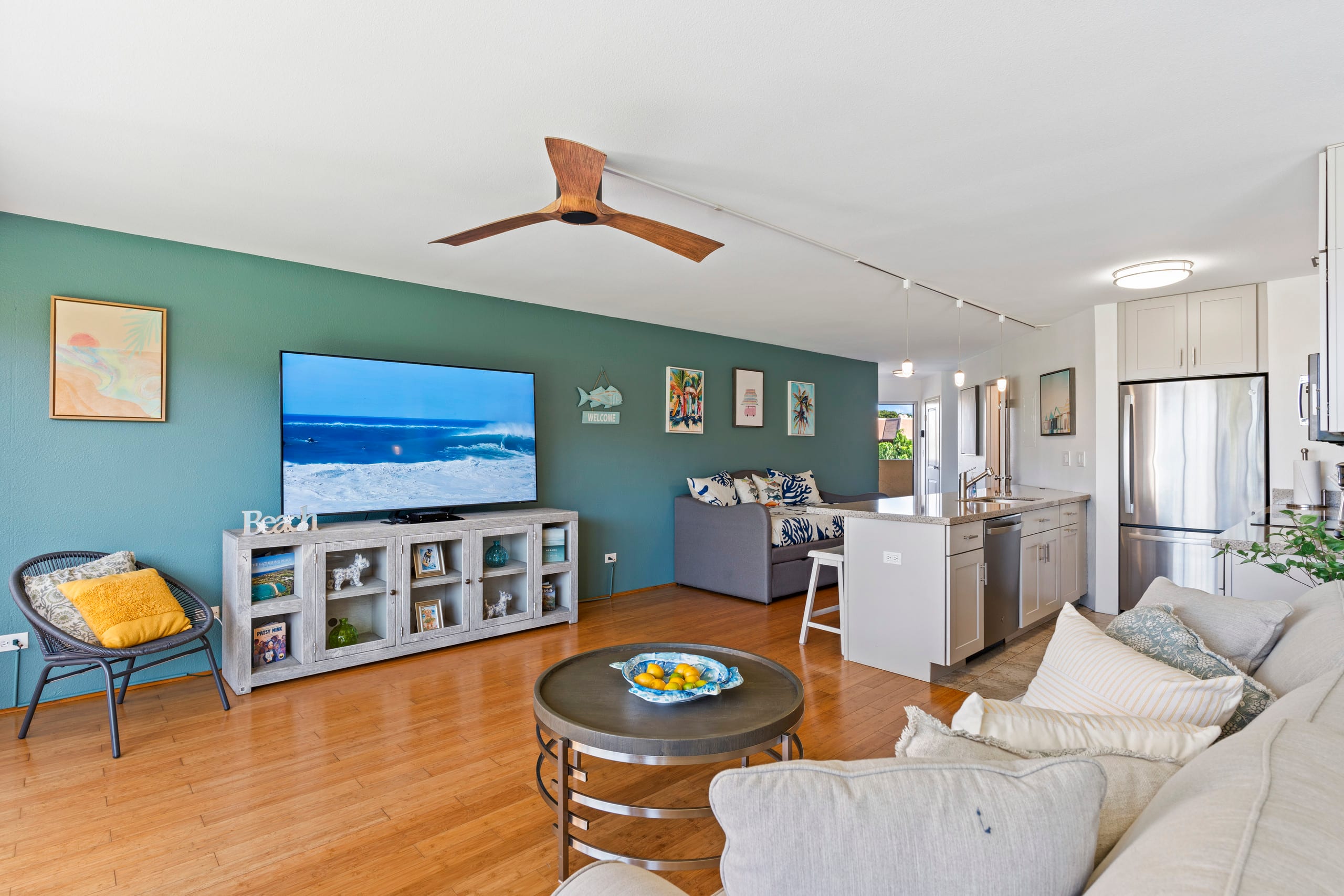 Beautifully remodeled beach front condo - Image 7