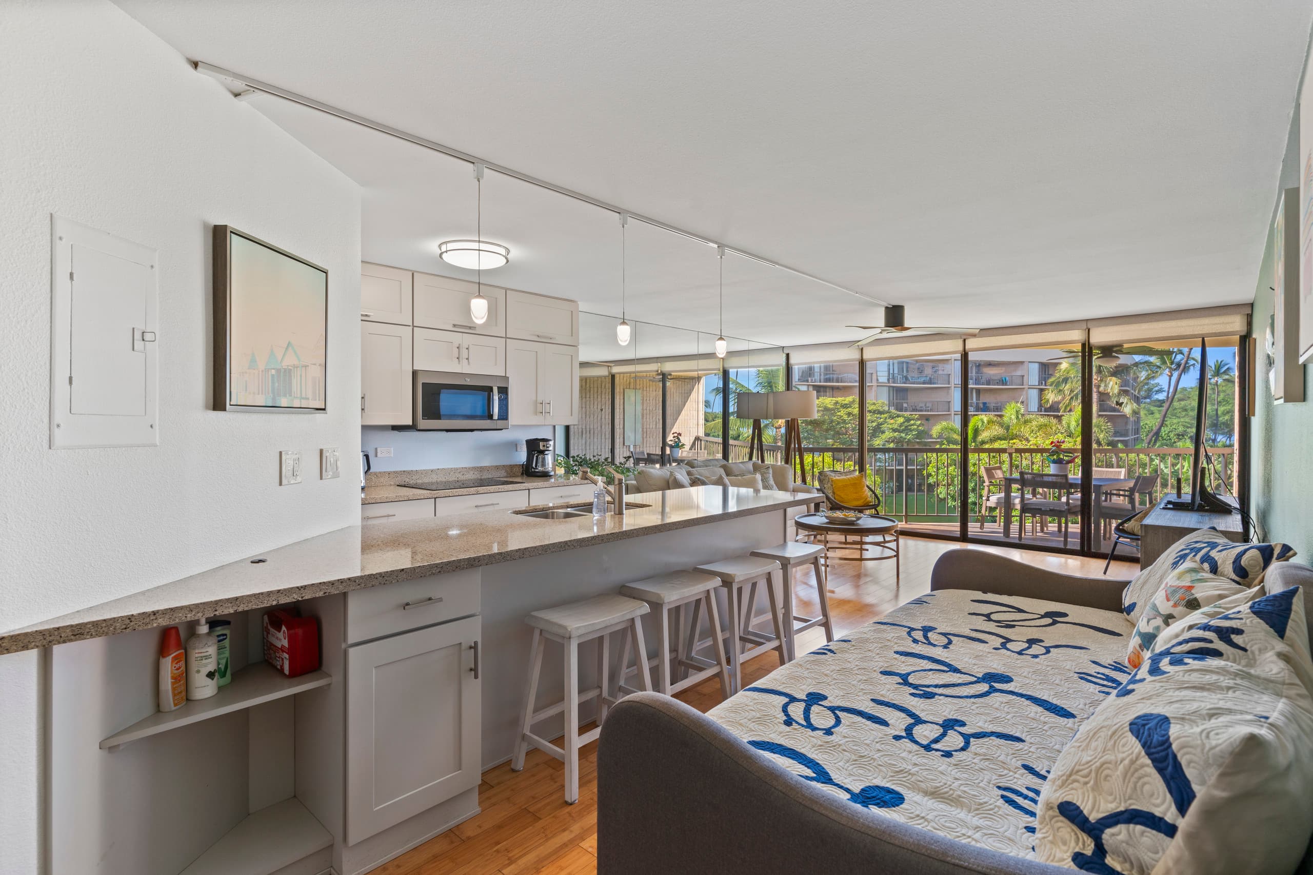 Beautifully remodeled beach front condo - Image 40