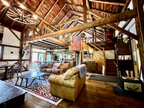 One of kind VT Renovated Barn-Cozy Winter Retreat