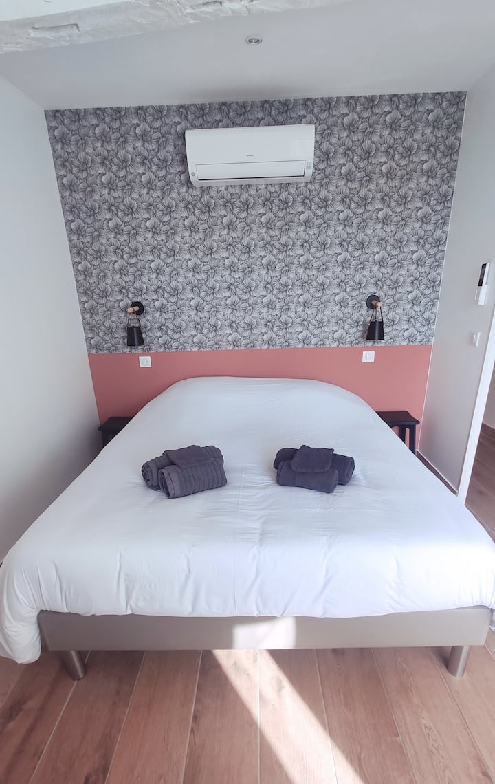 ห้องนอน 2 พร้อมเตียงควีนไซส์