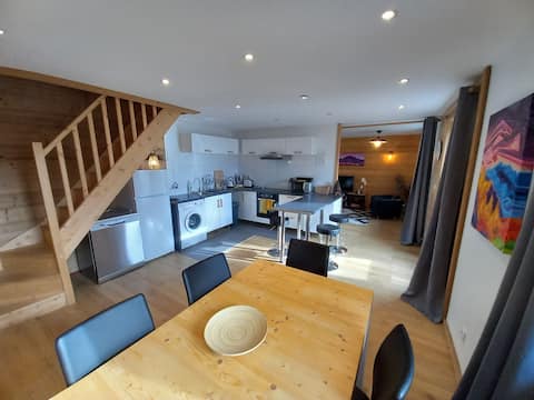 Mountain view duplex at the foot of the ski resorts