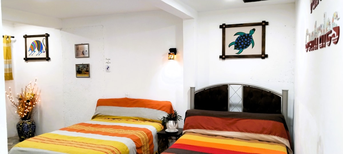 בחדר העמקים המרכזי יש חדר רחצה משולב ושתי מיטות זוגיות לארבעה אנשים. הוא ממוקם בקומת הקרקע, אידיאלי לילדים או לקשישים.