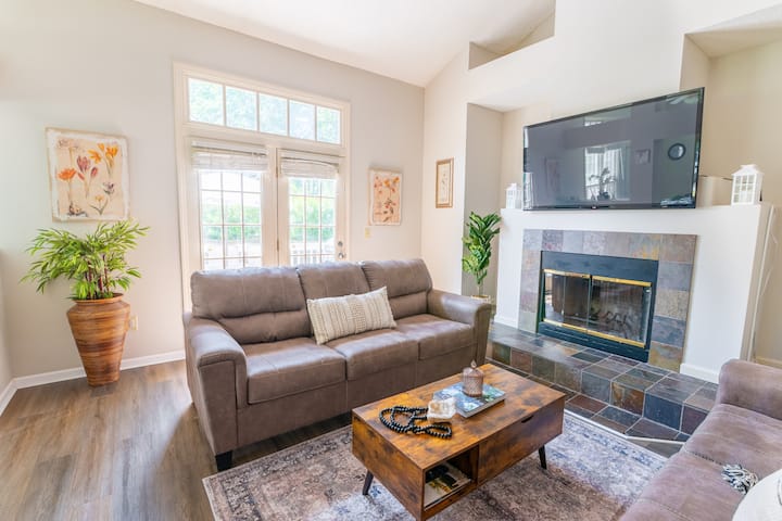 Jacuzzi,crib,grill ,Kids Essentials,walk To Stores - Cary, NC