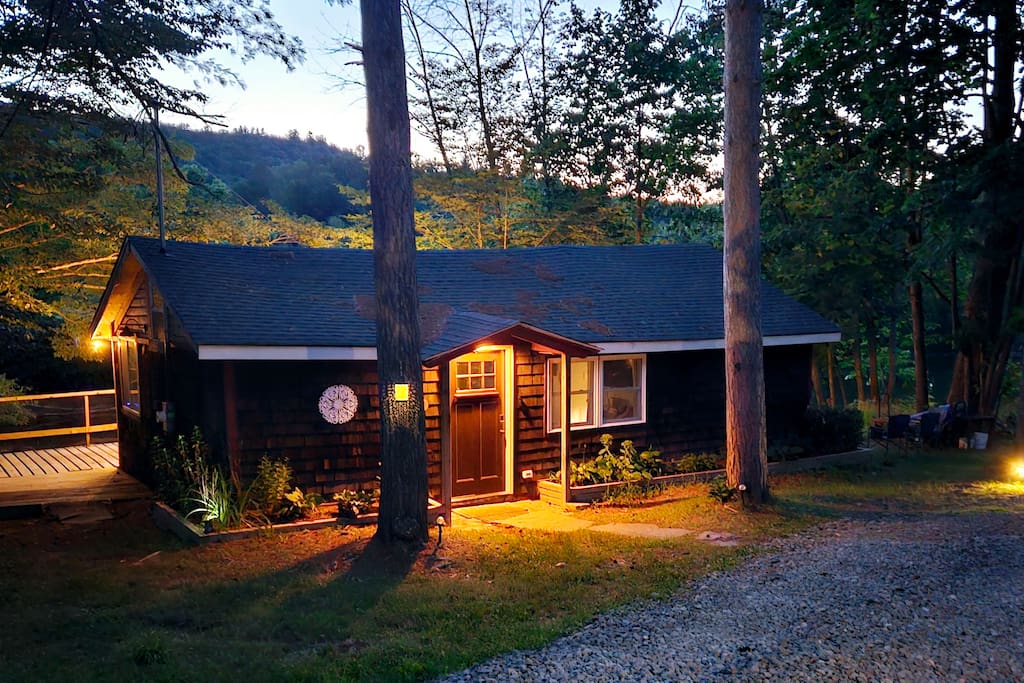 "Wilma" - Riverfront Cabin