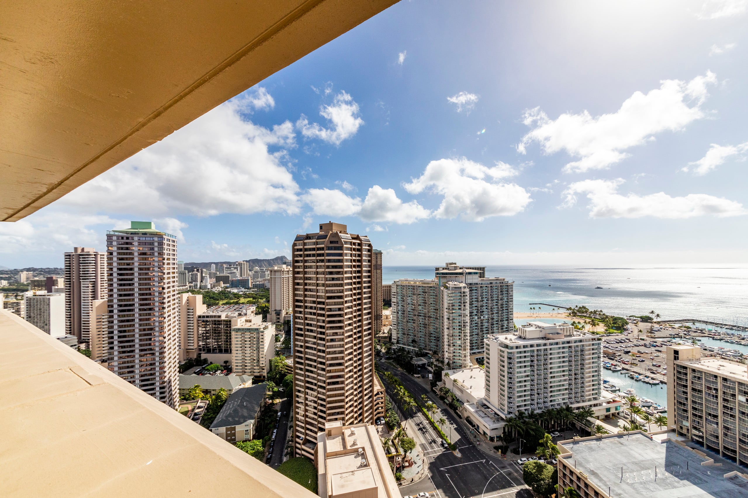 Condo in Honolulu · ★4.83 · 1 bedroom · 2 beds · 1 private bath - Image 37