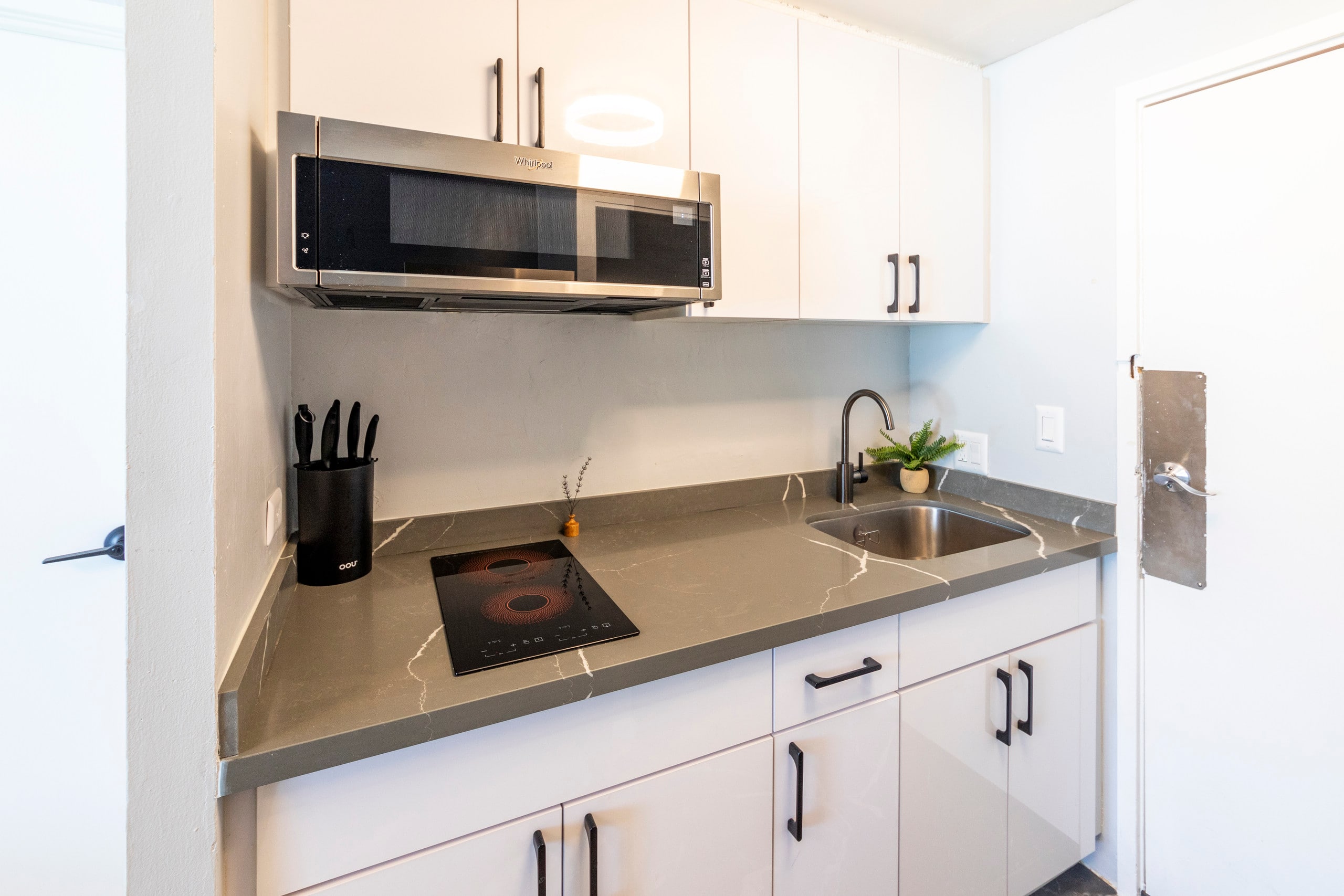Condo in Honolulu · ★4.83 · 1 bedroom · 2 beds · 1 private bath - Image 1