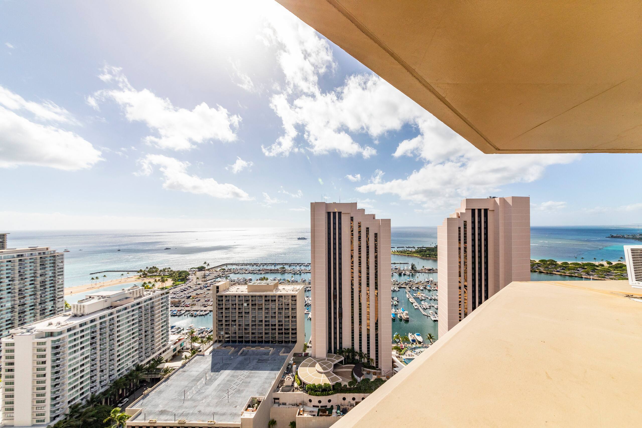 Condo in Honolulu · ★4.77 · 1 bedroom · 2 beds · 1 private bath - Image 37