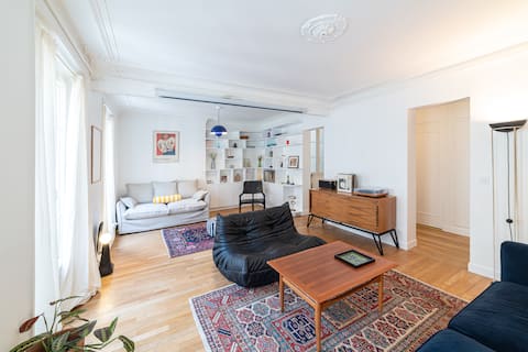 Annonce Airbnb populaire: Stylish & spacious flat in Montmartre - 6 persons à Paris