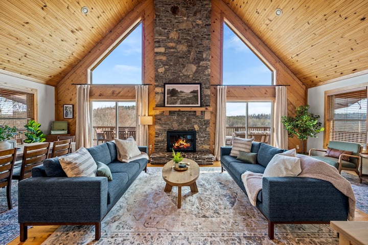 Relaxing Fall/Winter Retreat | Hot Tub + Fire Pit