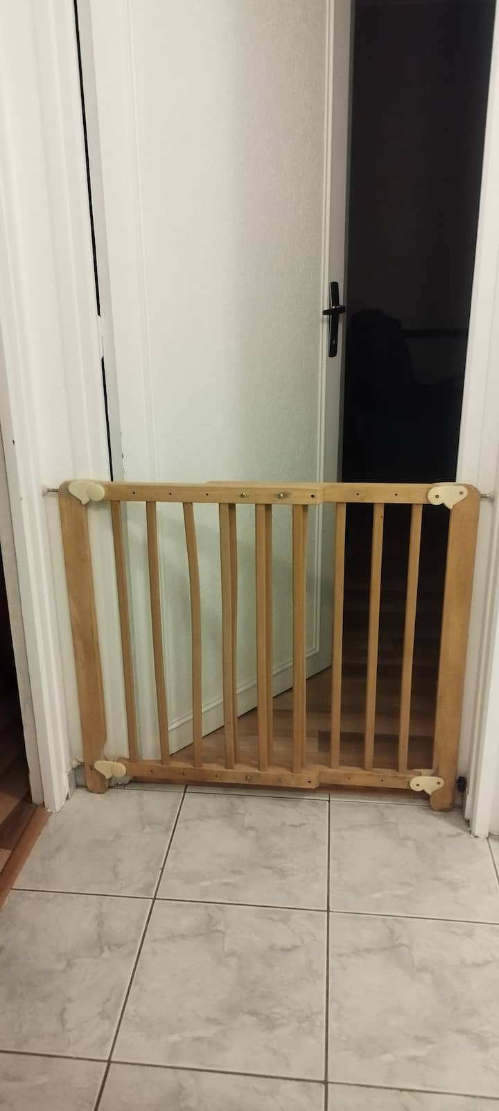 dostupna je sigurnosna ograda.