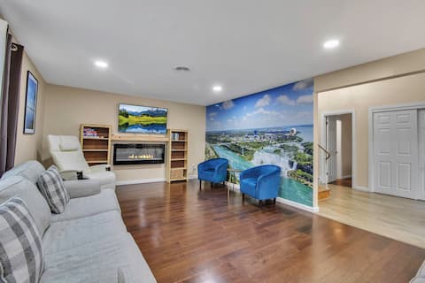 Private Sauna, Five King Beds, Parking