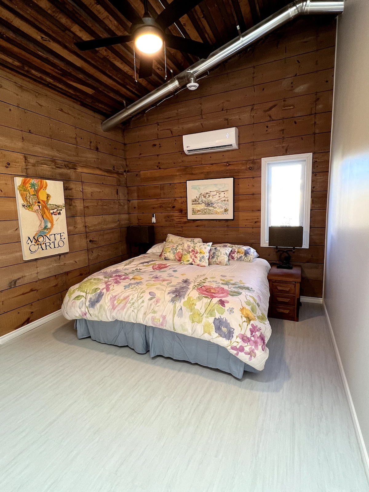 Dhoma kryesore e gjumit - Krevat dopio "king", me 2 pjesë dhe dollap masiv!