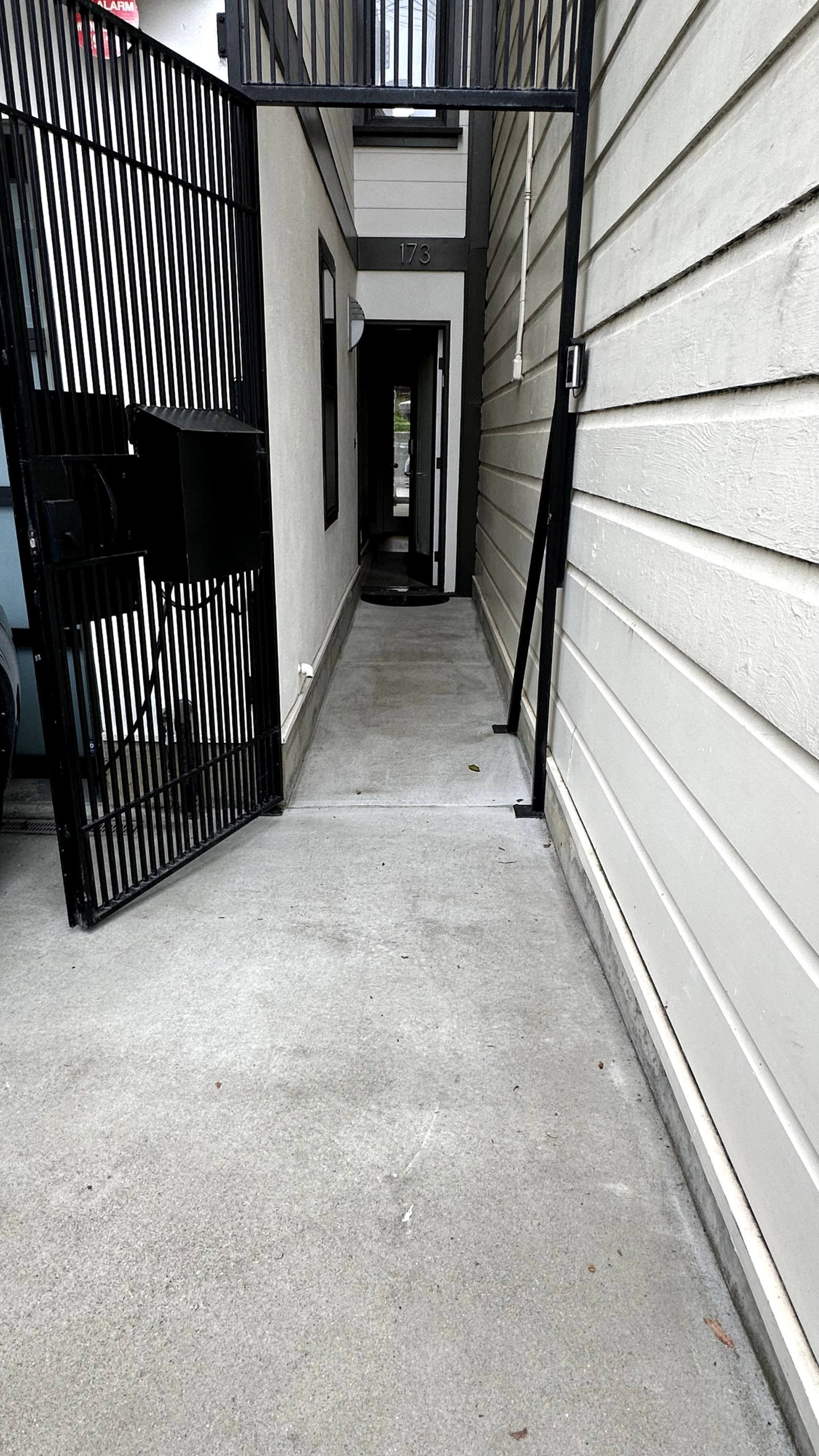 Condo in San Francisco · ★4.98 · 1 bedroom · 2 beds · 1 bath - Image 2