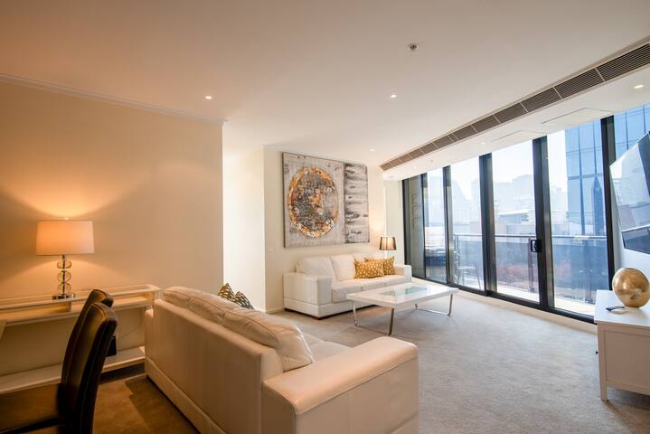 Unique 4-Bedroom Apt. with Balcony | Casino, MCEC gallery image 3