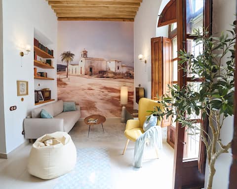 Popular Airbnb listing: La Casa de Lorca in Almería in Almería