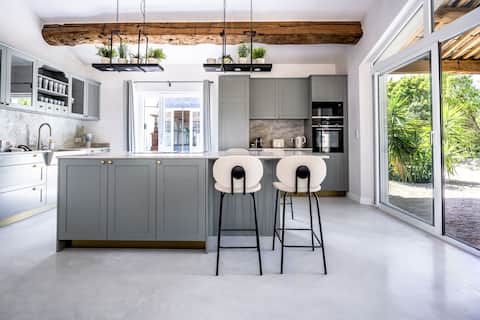 Secret of Uzès: Place aux Herbes, Pool & Jacuzzi