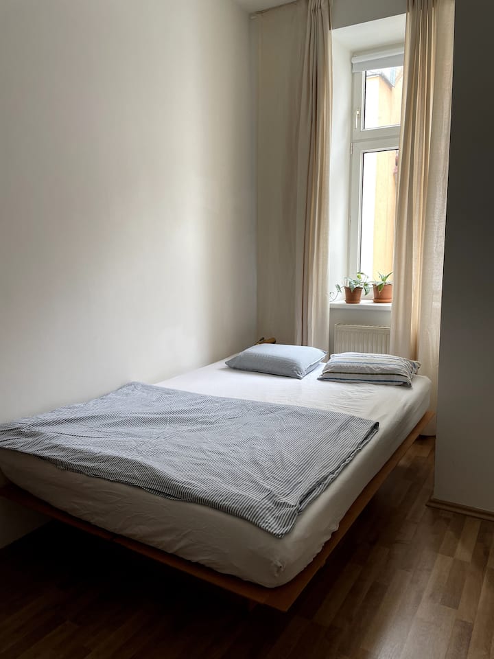 המיטה היא מזרן פוטון איכותי, אנא טפלו בה!