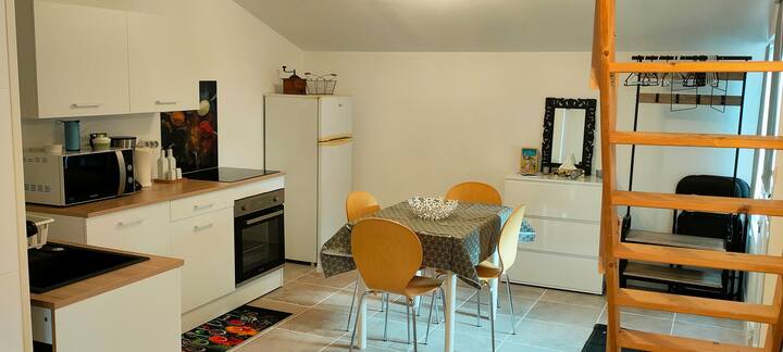 Studio Indépendant Terrasse Privative Ensoleillée - Noyon