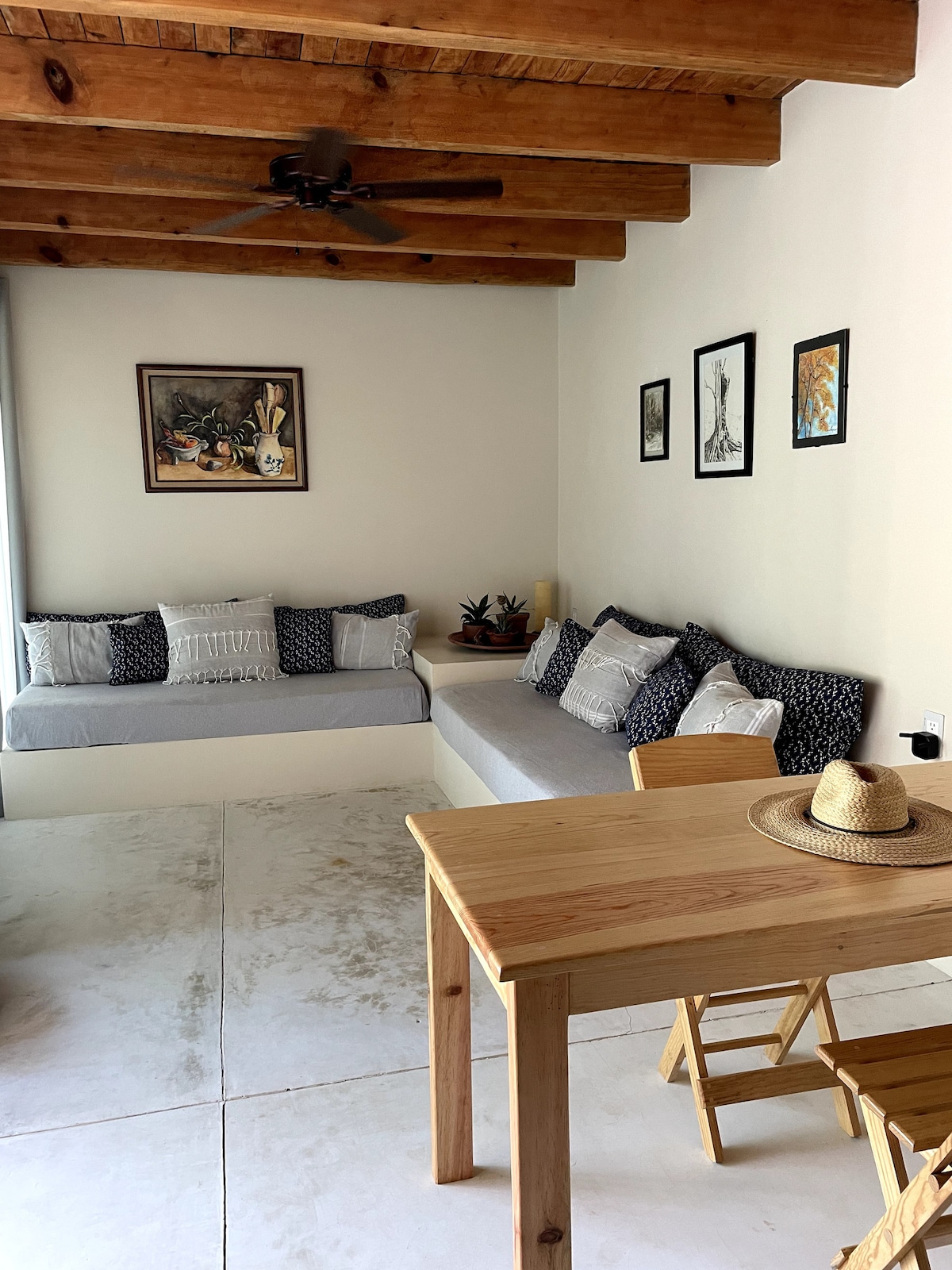 พื้นที่นี้สามารถใช้เป็นที่อยู่อาศัยพื้นที่แขวนและยังเปลี่ยนเป็นเตียงเดี่ยวสองเตียง