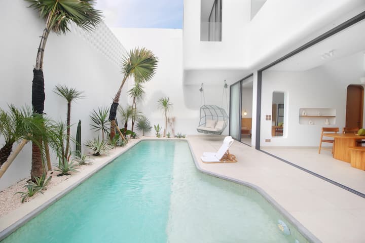 New 3br Family Villa Walk To Berawa Beach East - Bali