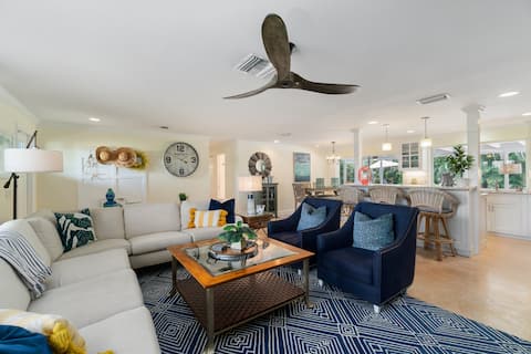 Top Airbnb: 5 Min to Beach! Private Pool & Spa, Bikes, Porch in Naples