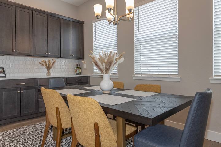 A Dream Getaway with Rooftop Mountain Views! gallery image 3