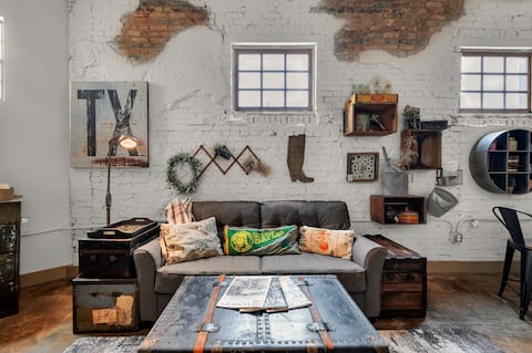 Top Airbnb: Downtown Luxury Loft- Steps to Silos/Baylor/McLane in Waco