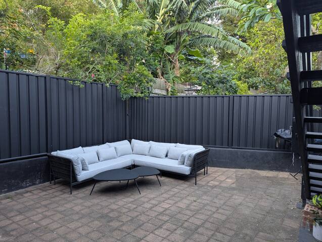 4 Bedroom Haven Steps from the Surf in Bondi Beach gallery image 3