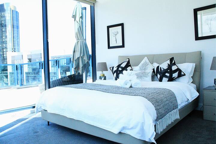 Southbank Penthouse 3BR with Amazing Balcony gallery image 2