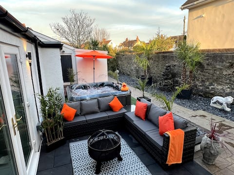 Castle Sea Views with Hot tub 5* Graded