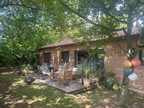 Nice wooden house in a quiet area and surrounded by greenery.