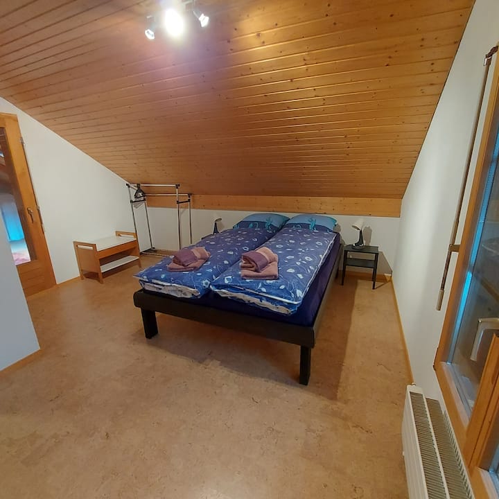 Schlafzimmer 1, Bett 140x200cm