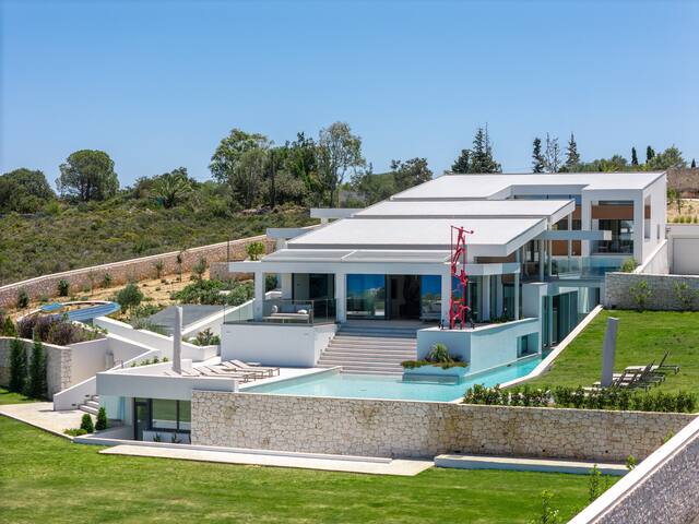 Art & Design Villa with Maid Service by etouri gallery image 4