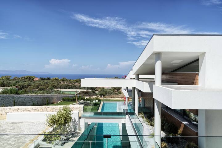 Art & Design Villa with Maid Service by etouri gallery image 3