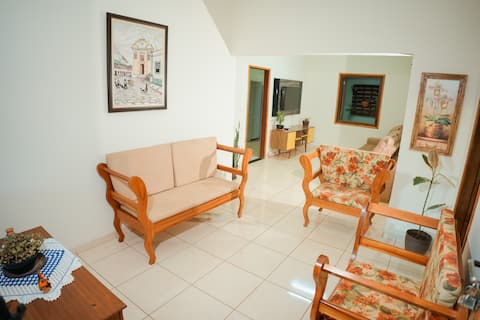Airbnb em destaque: Casa da Mangueira: complete house, historic center em Goiás