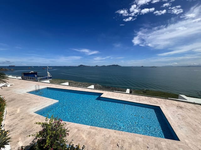 Entire home with 3 bedrooms in Panama City - Apartment in the Causeway Amador