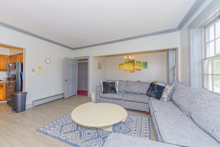 Massive 5BD/4BA 3-Story Duplex @ Downtown Albany gallery image 2