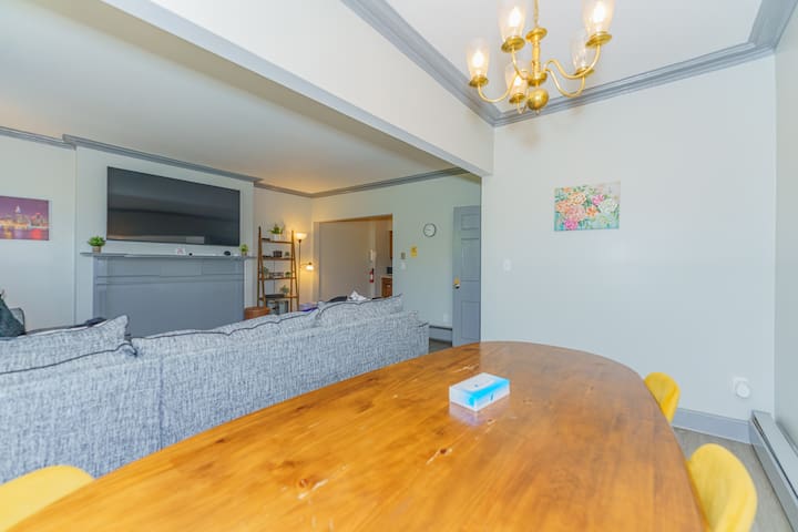 Massive 5BD/4BA 3-Story Duplex @ Downtown Albany gallery image 3