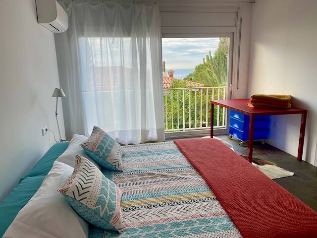 Blanes Beach Bliss – Private Cove and Pool gallery image 5