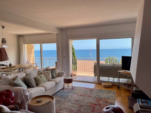 Blanes Beach Bliss – Private Cove and Pool gallery image 2