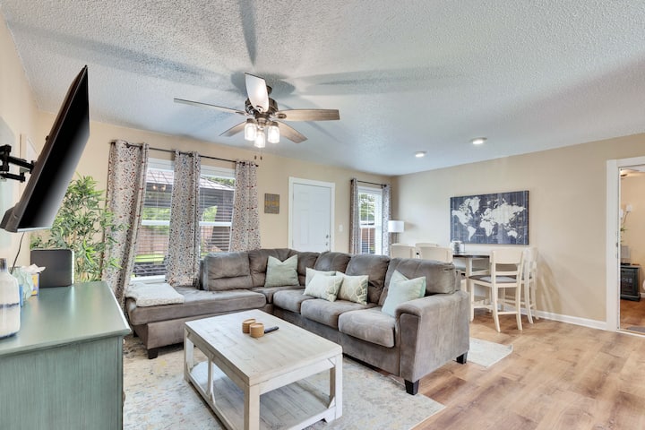 Bungalow W/ Yard & Rv Hookup - Georgetown, TX