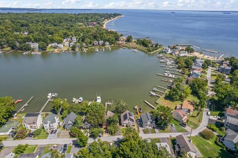 Annapolis Waterfront Home-Hot Tub & Winter Charm!