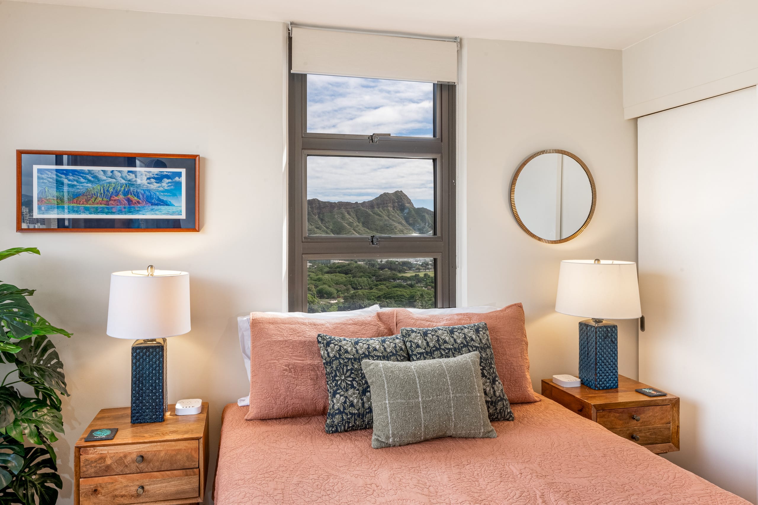 Condo in Honolulu · ★4.98 · 1 bedroom · 2 beds · 1 private bath - Image 2