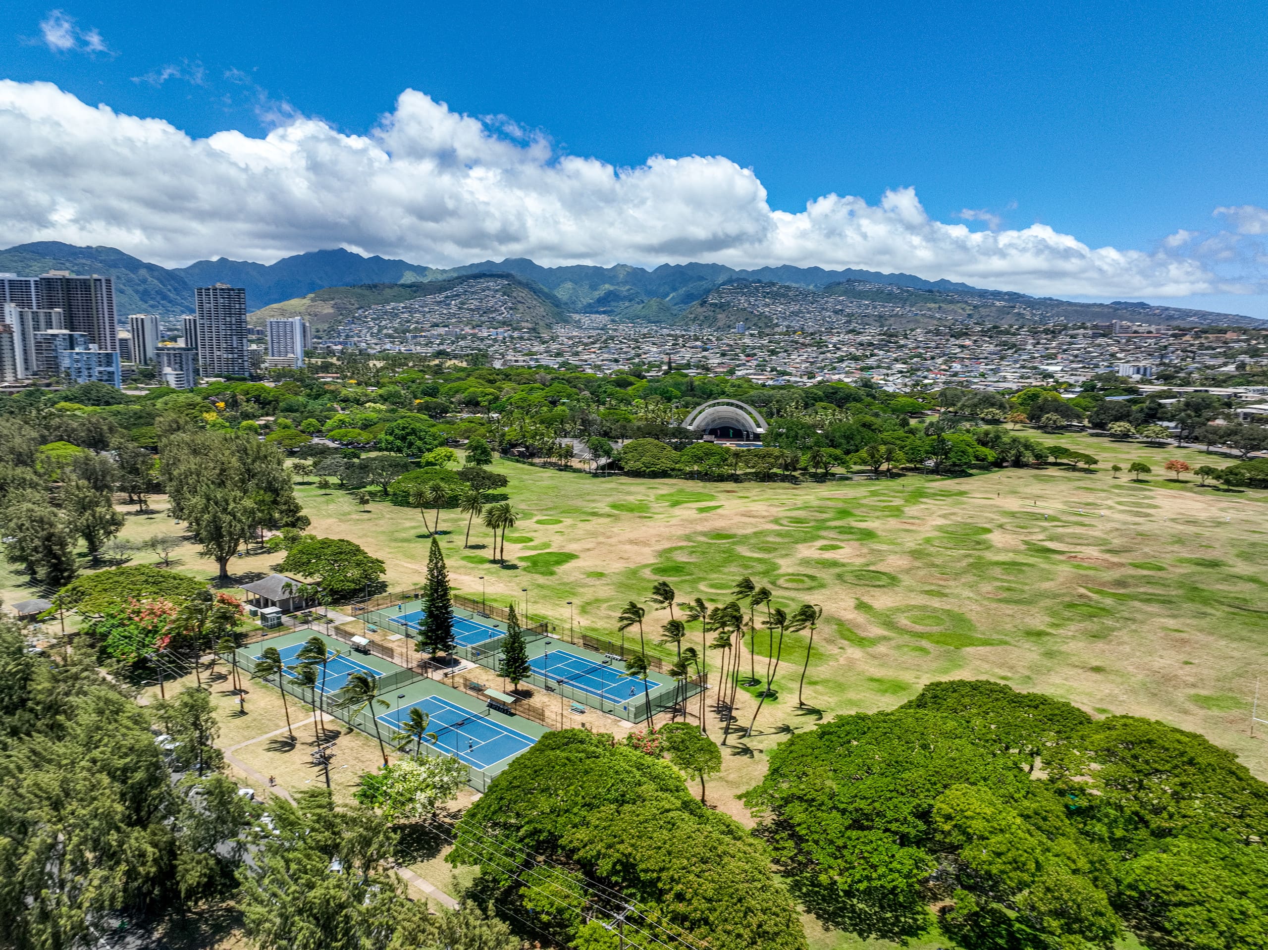 Condo in Honolulu · ★4.98 · 1 bedroom · 2 beds · 1 private bath - Image 31
