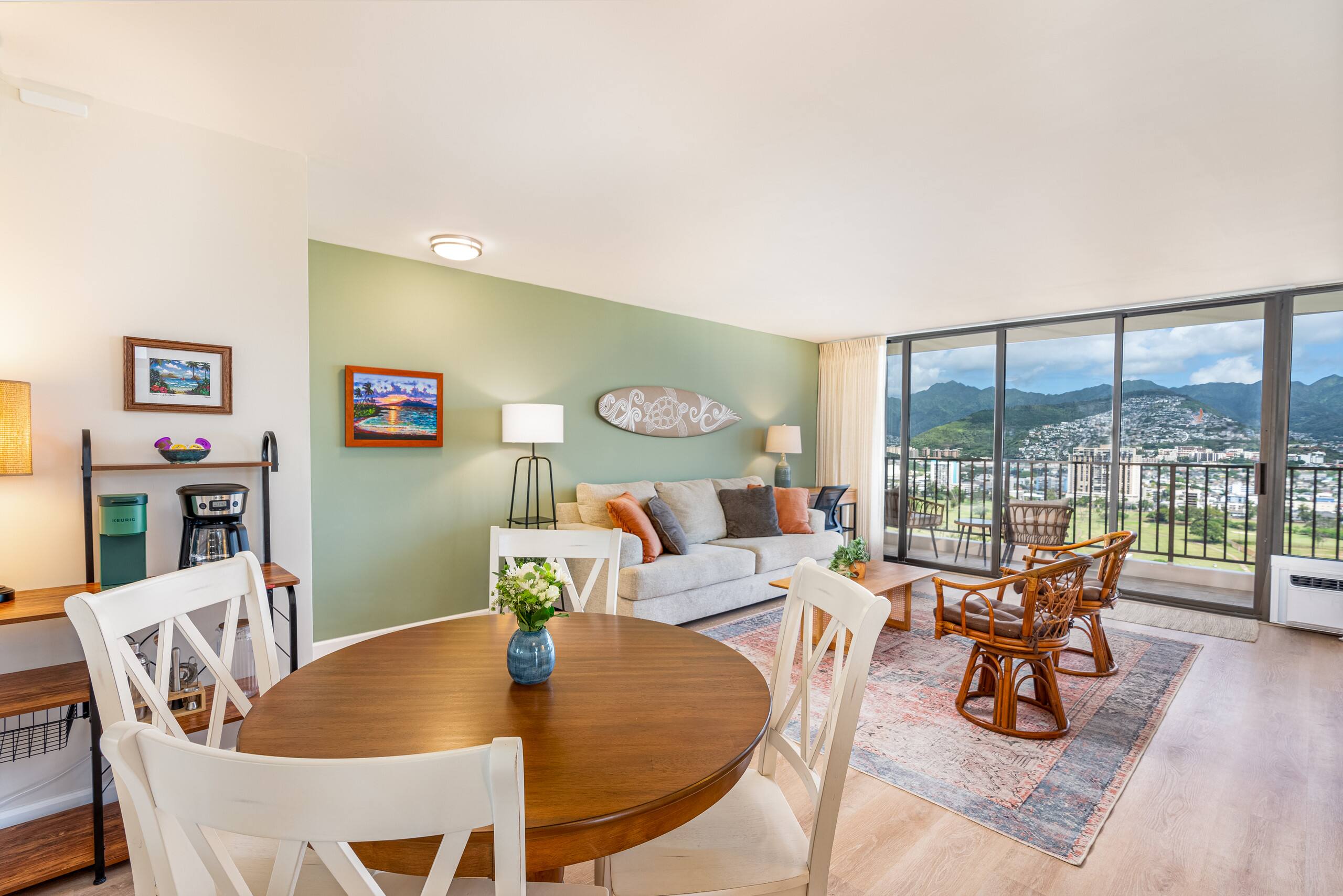 Condo in Honolulu · ★4.98 · 1 bedroom · 2 beds · 1 private bath - Image 9