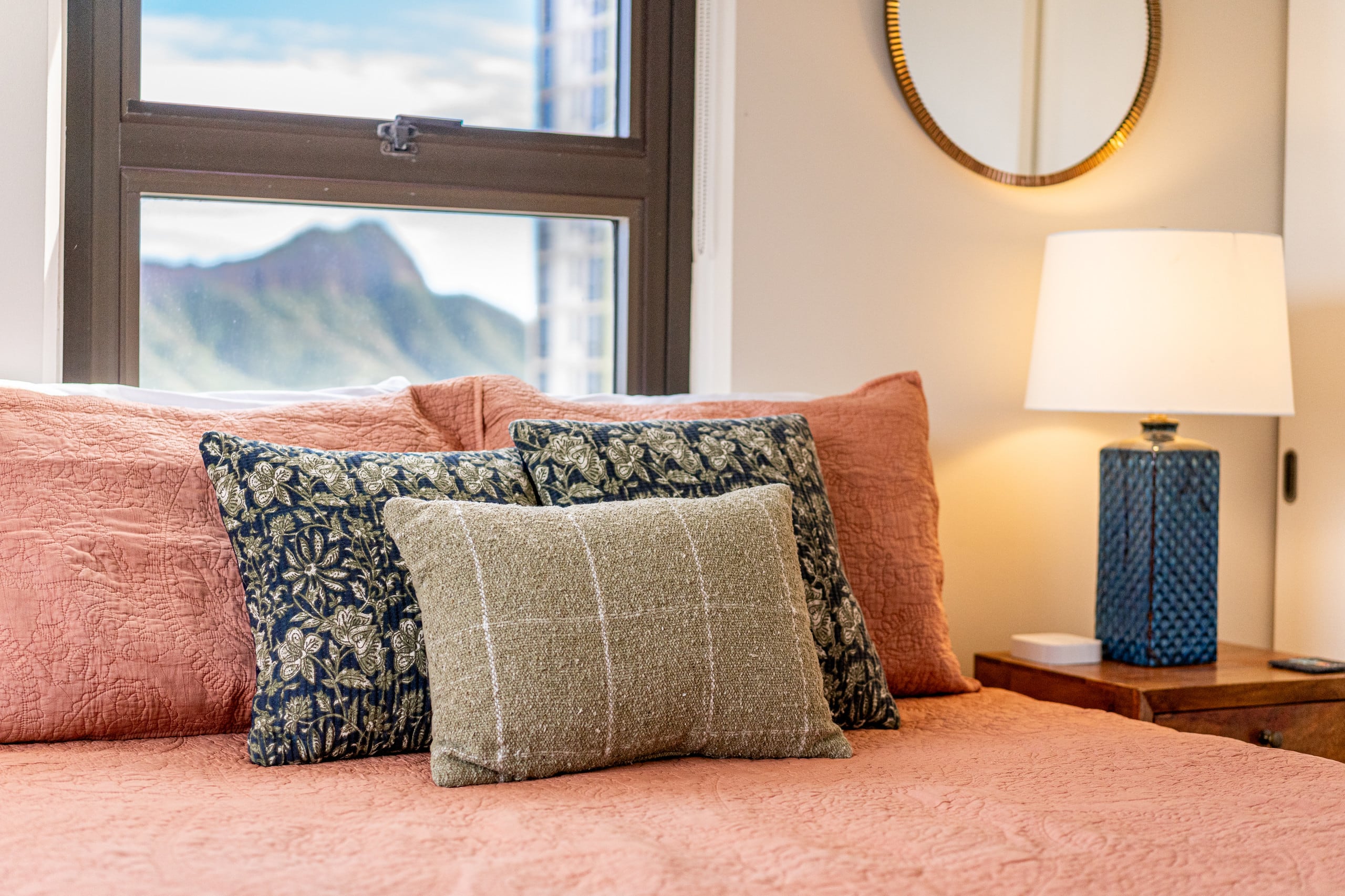 Condo in Honolulu · ★4.98 · 1 bedroom · 2 beds · 1 private bath - Image 14